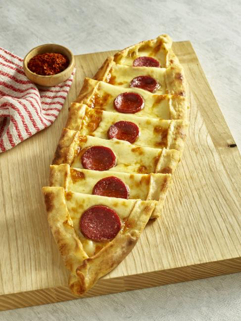 Sucuk Kaşarlı Pide